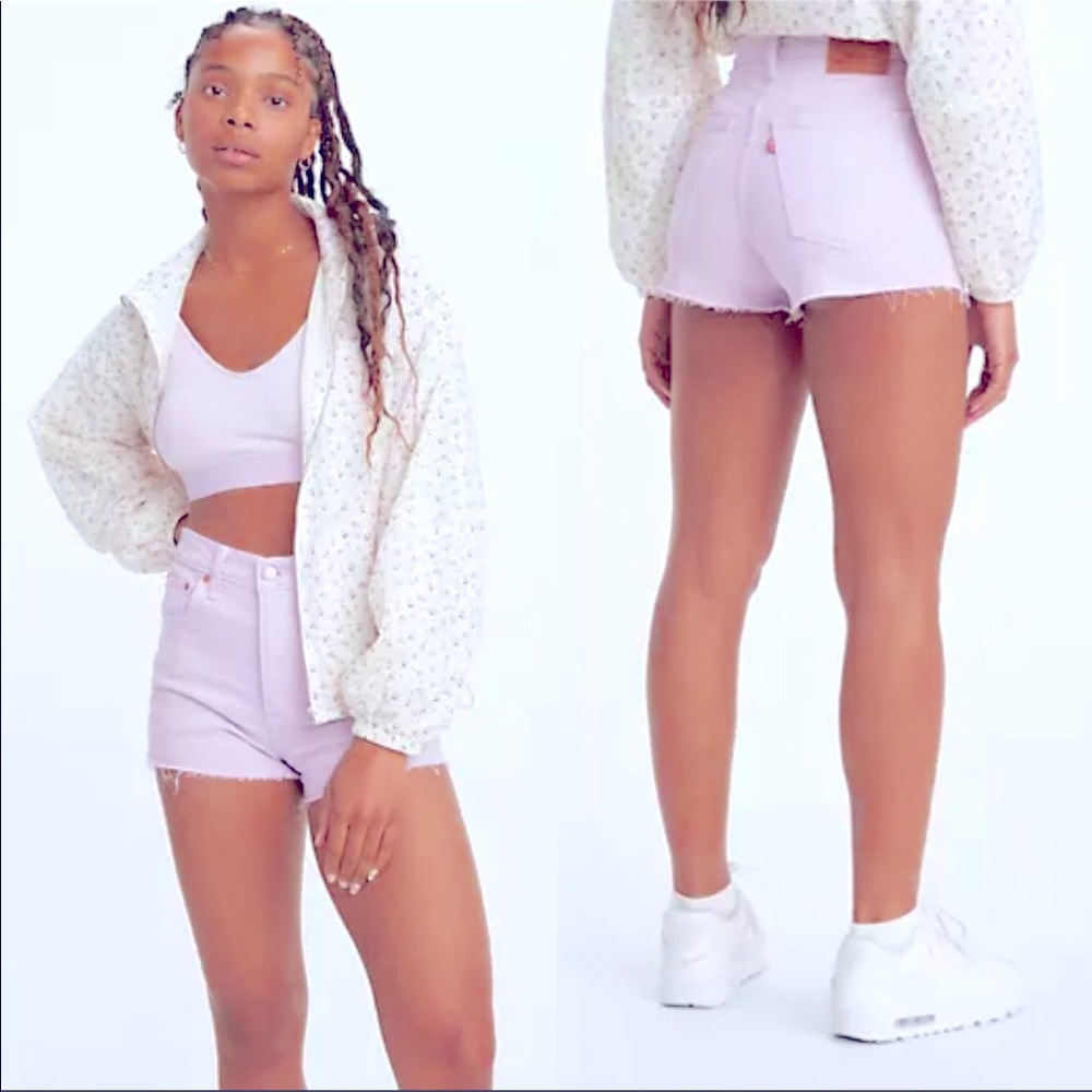 🆕 Levi’s Ribcage High Rise Cut Off Denim Shorts